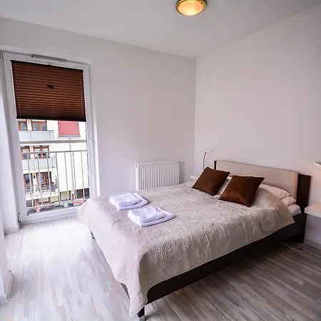 Na Wyspie - Stella Baltic - Parking سفينويتشي